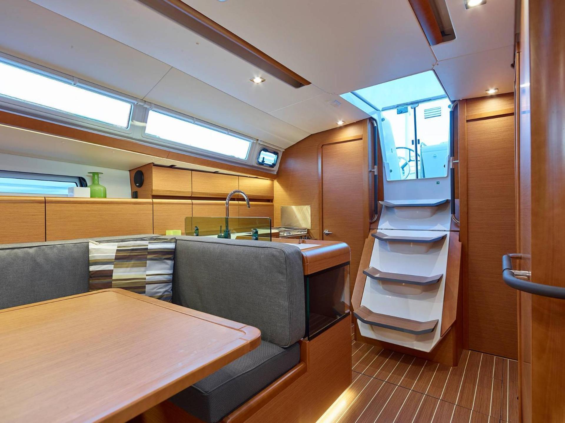 Sleep Aboard A Modern Sailboat In Oeiras Hotel Exterior foto