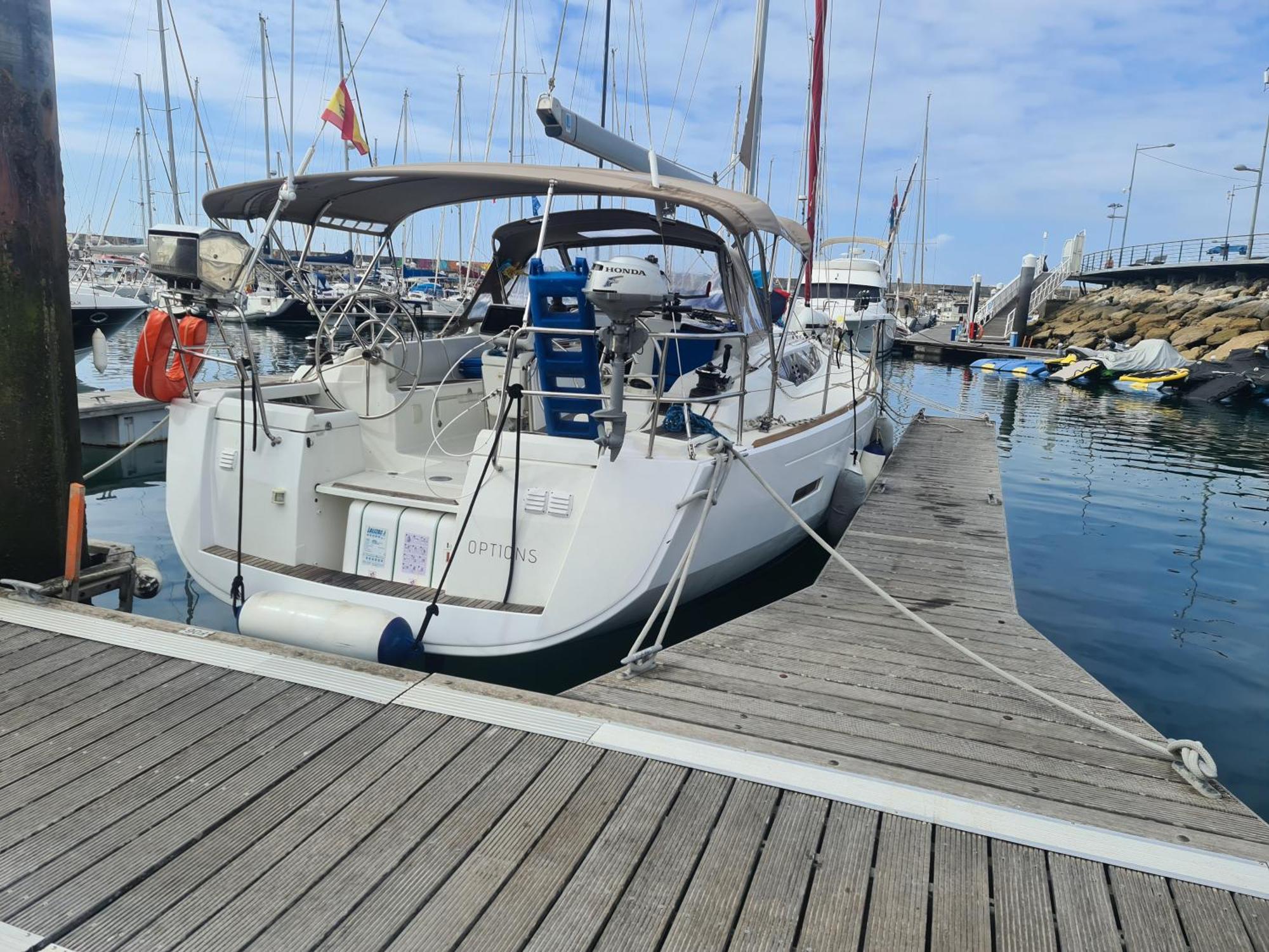 Sleep Aboard A Modern Sailboat In Oeiras Hotel Exterior foto