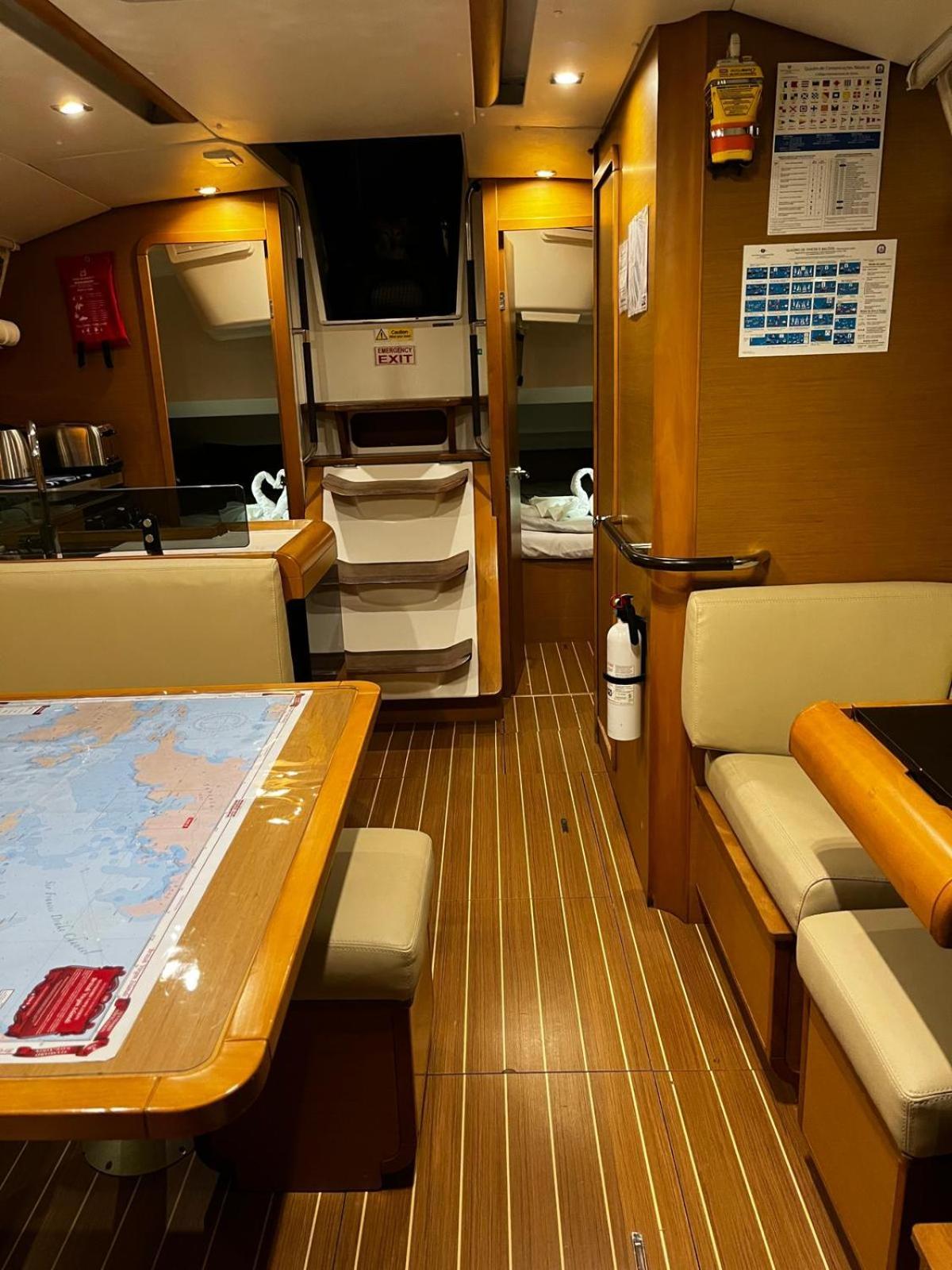 Sleep Aboard A Modern Sailboat In Oeiras Hotel Exterior foto