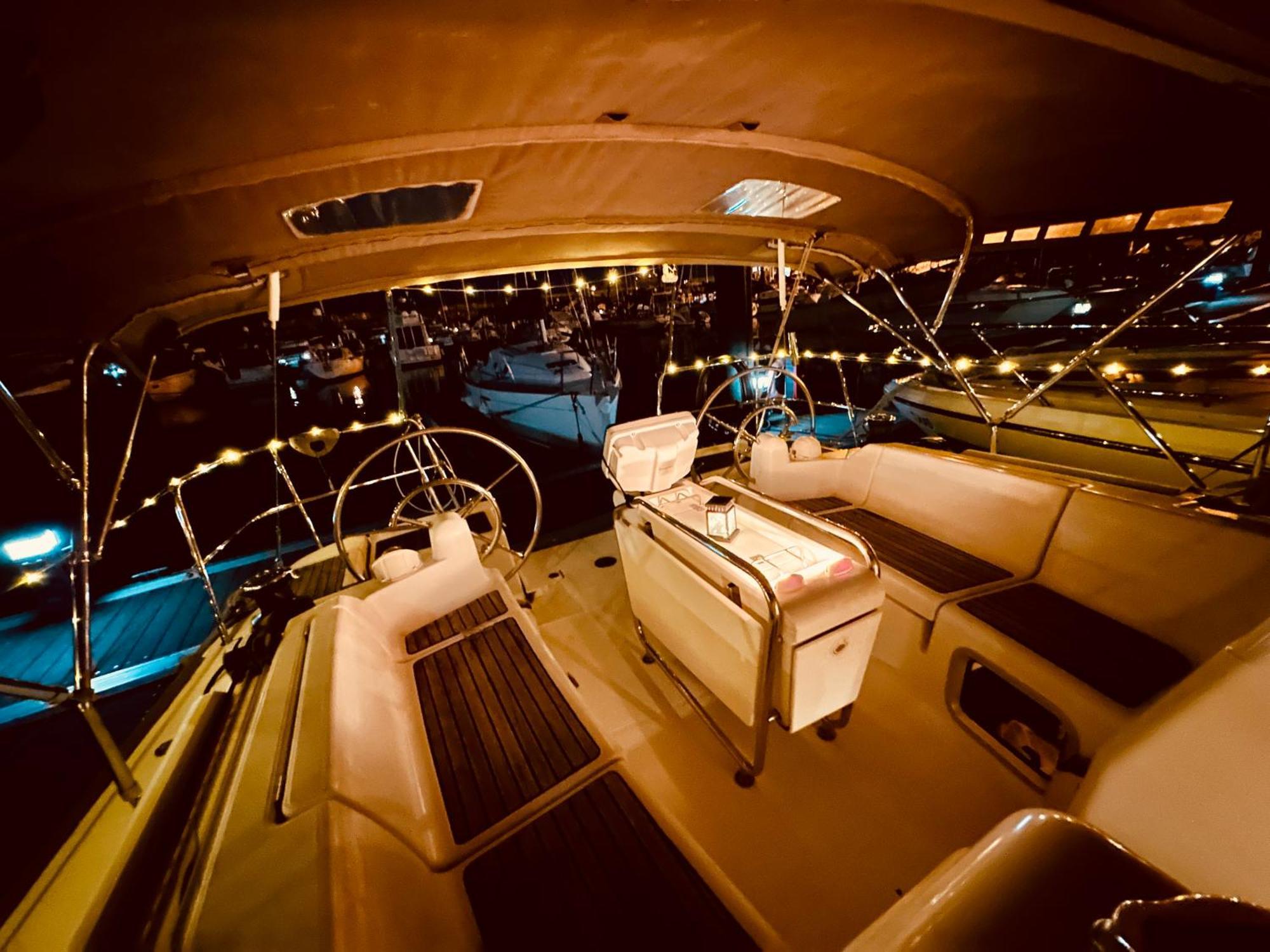 Sleep Aboard A Modern Sailboat In Oeiras Hotel Exterior foto
