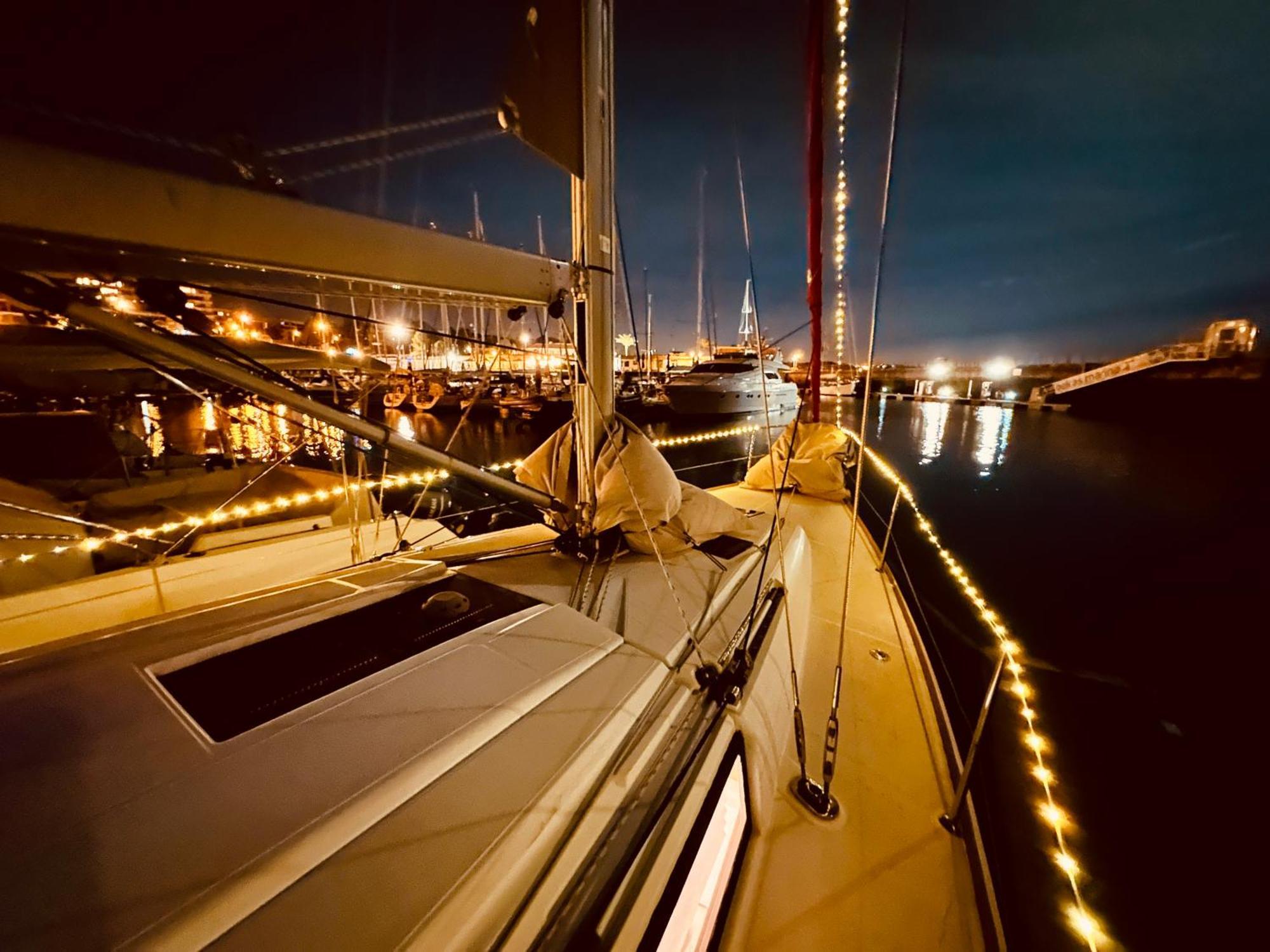 Sleep Aboard A Modern Sailboat In Oeiras Hotel Exterior foto