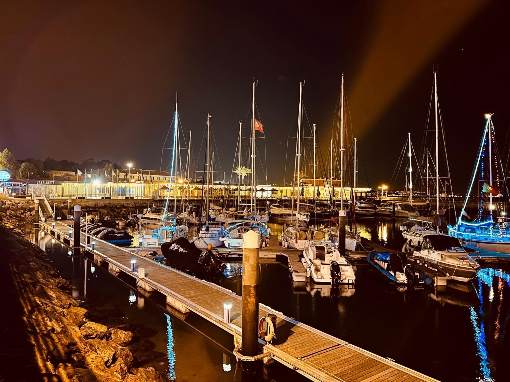 Sleep Aboard A Modern Sailboat In Oeiras Hotel Exterior foto