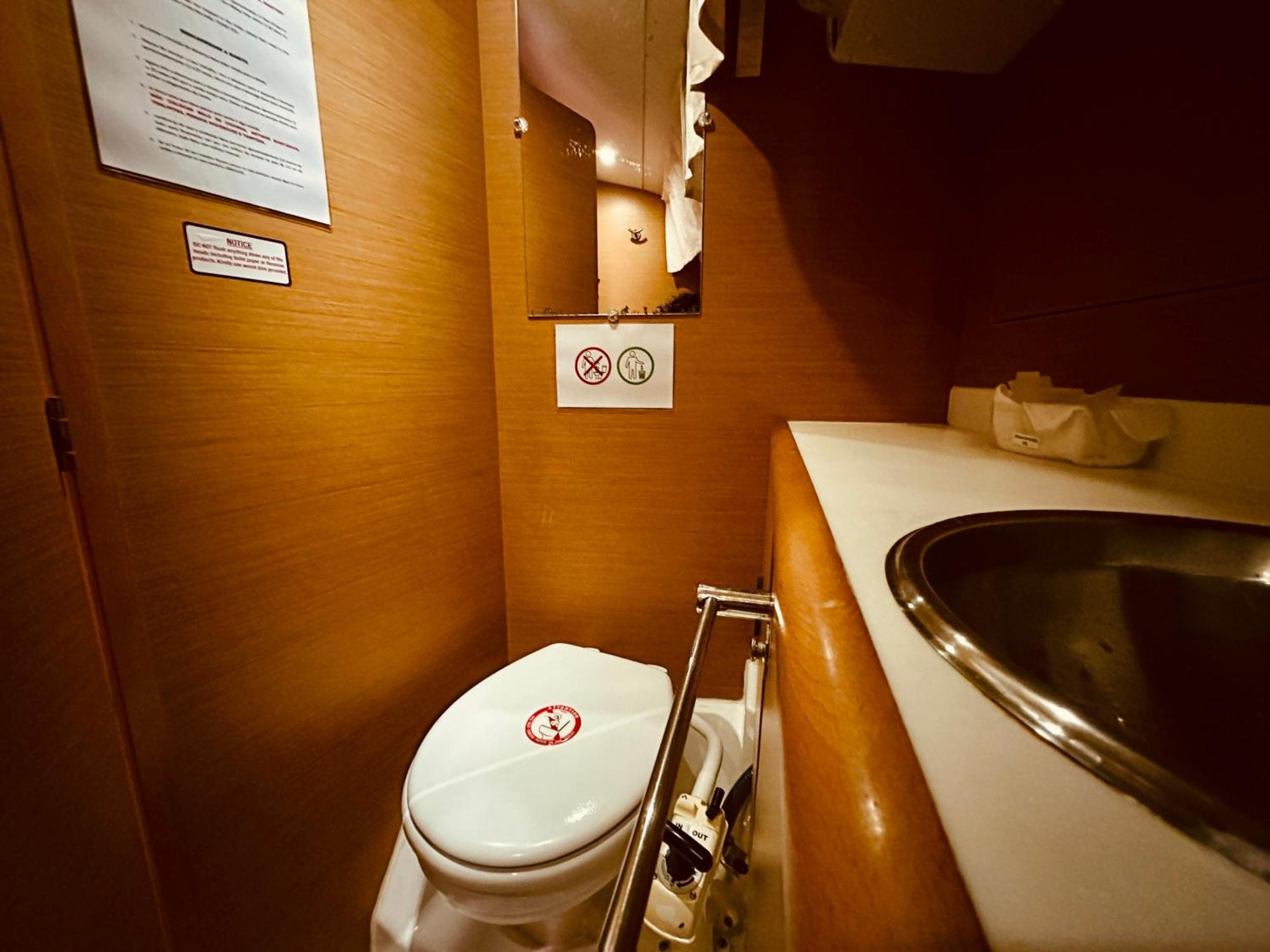Sleep Aboard A Modern Sailboat In Oeiras Hotel Exterior foto